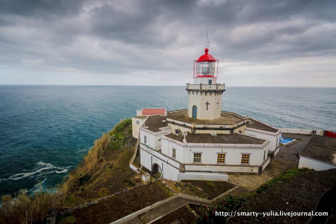 Азоры. Маяк Farol Ponta do Arnel.
